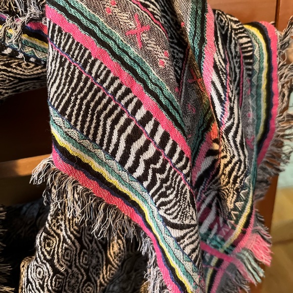 EXPRESS Multicolor Patterned Scarf - Picture 2 of 9